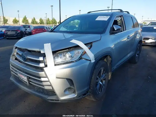 5TDBGRFH9KS056038 2019 TOYOTA HIGHLANDER - Image 2
