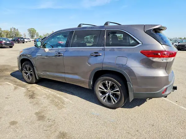 5TDBGRFHXJS041000 2018 TOYOTA HIGHLANDER - Image 2
