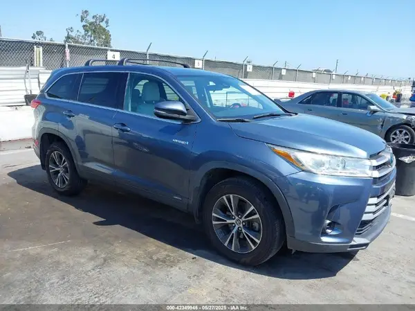 5TDBGRFHXKS074774 2019 TOYOTA HIGHLANDER - Image 1