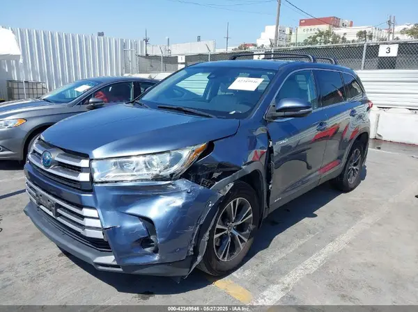 5TDBGRFHXKS074774 2019 TOYOTA HIGHLANDER - Image 2
