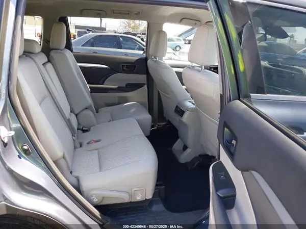 5TDBGRFHXKS074774 2019 TOYOTA HIGHLANDER - Image 8