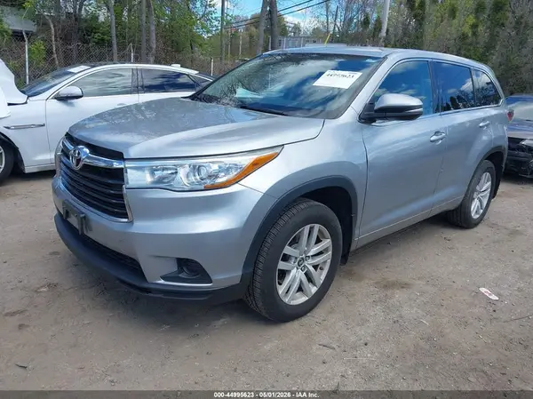 5TDBKRFH0GS228902 2016 TOYOTA HIGHLANDER - Image 2