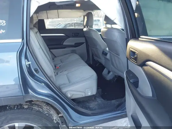 5TDBKRFH0GS236031 2016 TOYOTA HIGHLANDER - Image 8