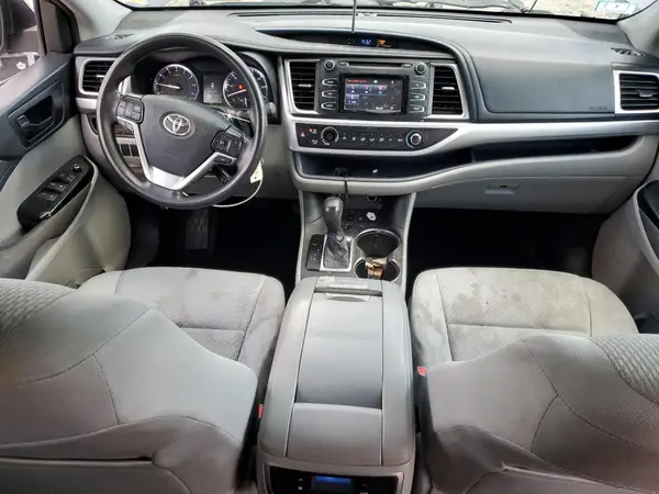 5TDBKRFH0GS240578 2016 TOYOTA HIGHLANDER - Image 8
