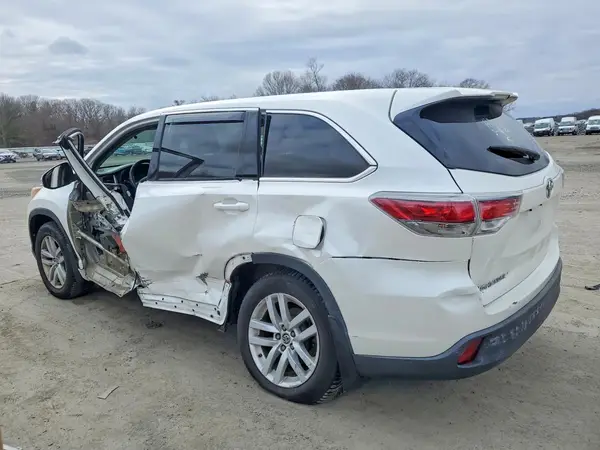 5TDBKRFH0GS256540 2016 TOYOTA HIGHLANDER - Image 2