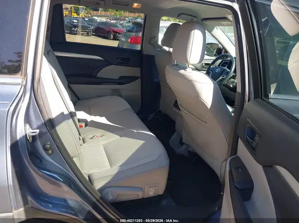 5TDBKRFH0GS258305 2016 TOYOTA HIGHLANDER - Image 8