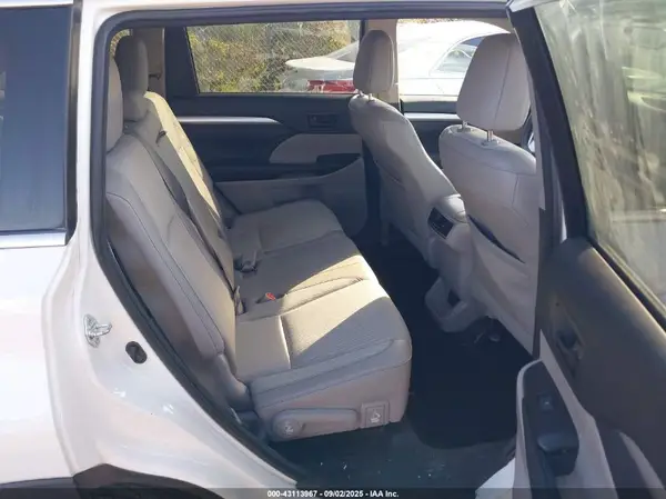 5TDBKRFH0GS258398 2016 TOYOTA HIGHLANDER - Image 8