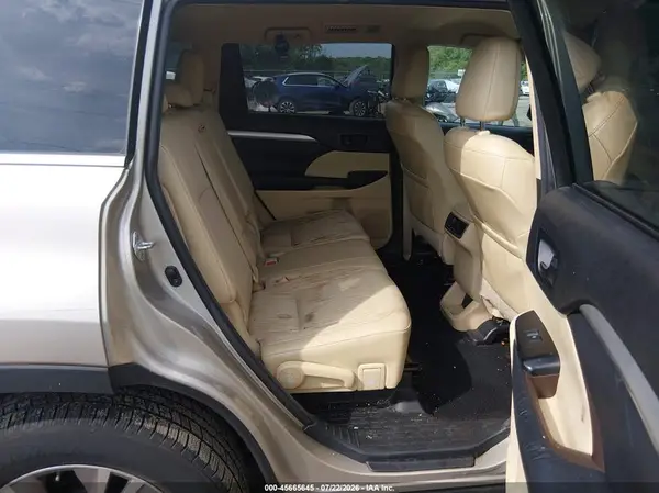 5TDBKRFH0GS268221 2016 TOYOTA HIGHLANDER - Image 8