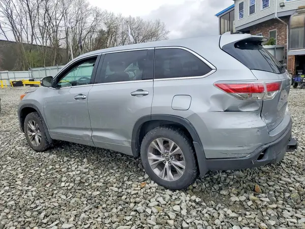 5TDBKRFH0GS269711 2016 TOYOTA HIGHLANDER - Image 2