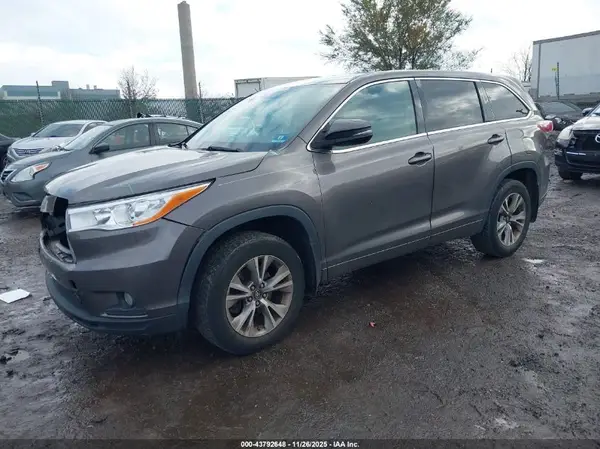 5TDBKRFH0GS276027 2016 TOYOTA HIGHLANDER - Image 2