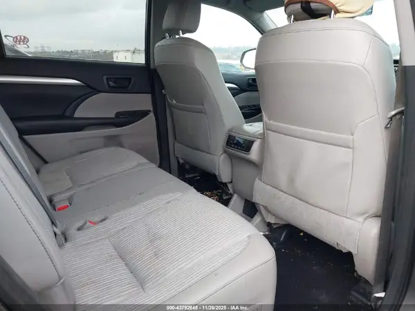 5TDBKRFH0GS276027 2016 TOYOTA HIGHLANDER - Image 8