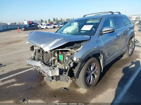 5TDBKRFH0GS282037 2016 TOYOTA HIGHLANDER - Image 2