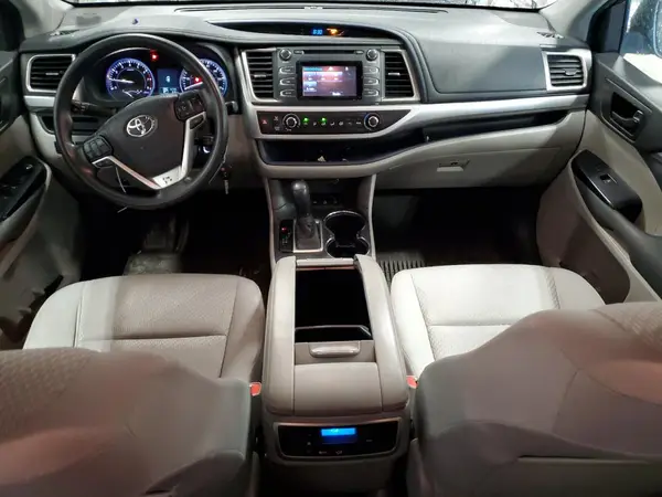 5TDBKRFH0GS286900 2016 TOYOTA HIGHLANDER - Image 8