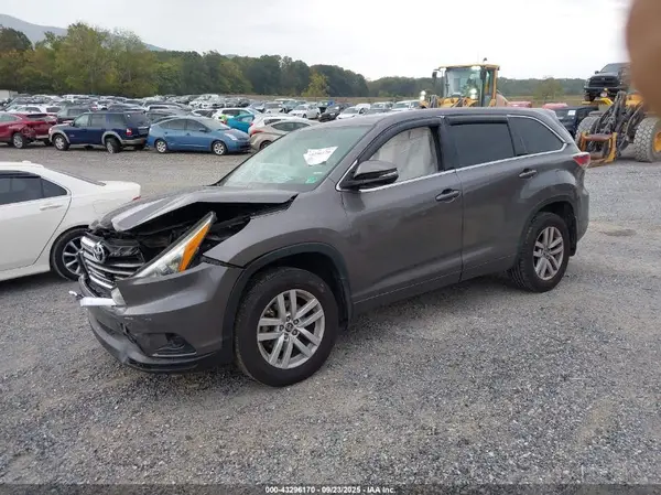 5TDBKRFH0GS313786 2016 TOYOTA HIGHLANDER - Image 2