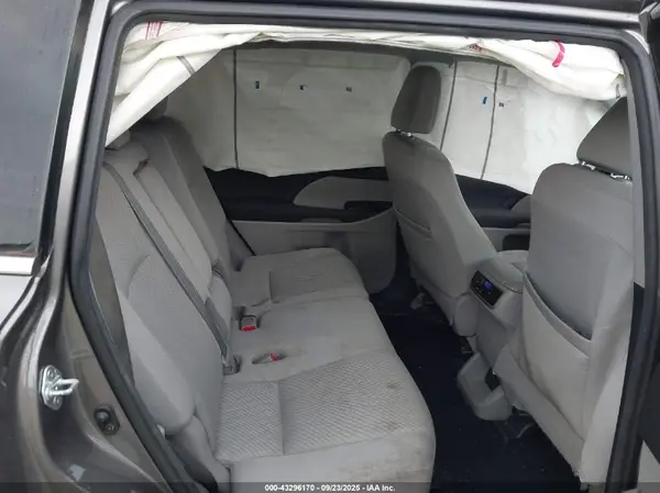 5TDBKRFH0GS313786 2016 TOYOTA HIGHLANDER - Image 8