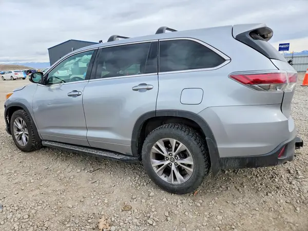 5TDBKRFH0GS326506 2016 TOYOTA HIGHLANDER - Image 2