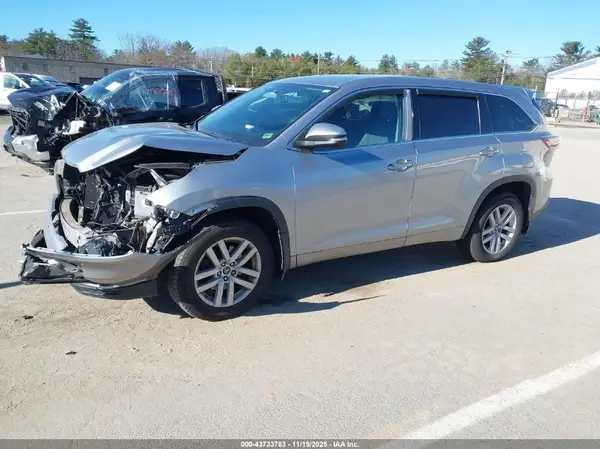 5TDBKRFH0GS356038 2016 TOYOTA HIGHLANDER - Image 2