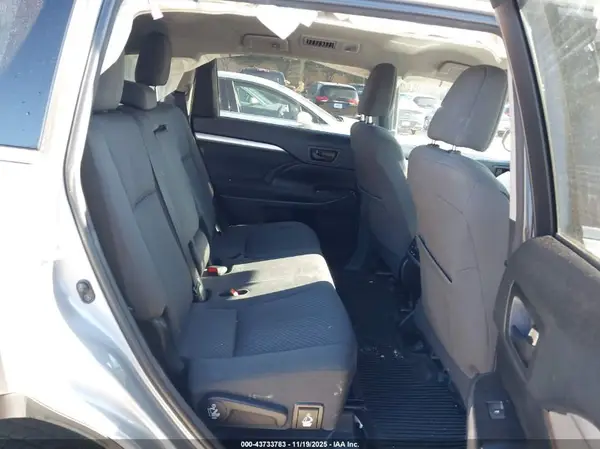 5TDBKRFH0GS356038 2016 TOYOTA HIGHLANDER - Image 8