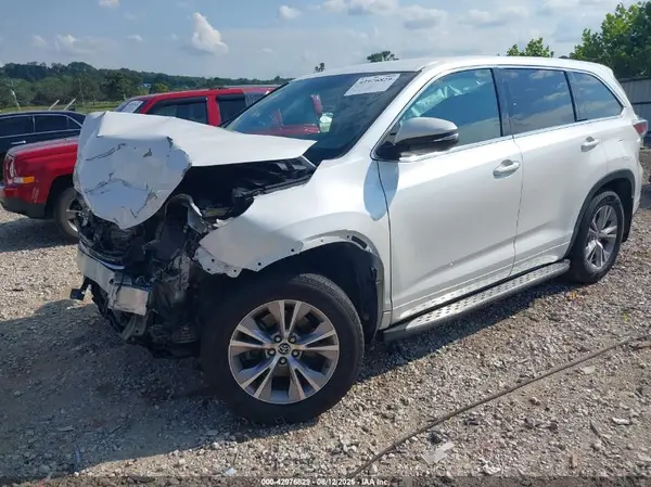 5TDBKRFH1GS225099 2016 TOYOTA HIGHLANDER - Image 2