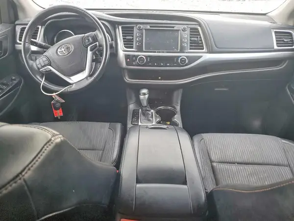 5TDBKRFH1GS237611 2016 TOYOTA HIGHLANDER - Image 8