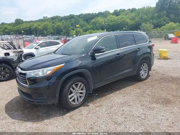 5TDBKRFH1GS239939 2016 TOYOTA HIGHLANDER - Image 2