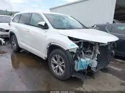 5TDBKRFH1GS261942 2016 TOYOTA HIGHLANDER