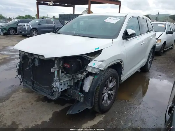 5TDBKRFH1GS261942 2016 TOYOTA HIGHLANDER - Image 2