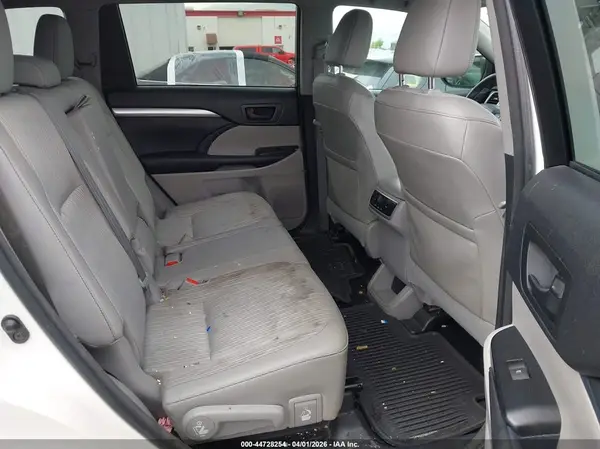 5TDBKRFH1GS261942 2016 TOYOTA HIGHLANDER - Image 8