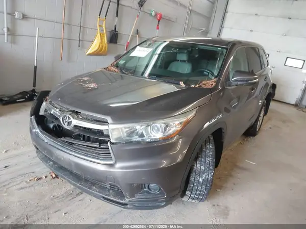 5TDBKRFH1GS268230 2016 TOYOTA HIGHLANDER - Image 2