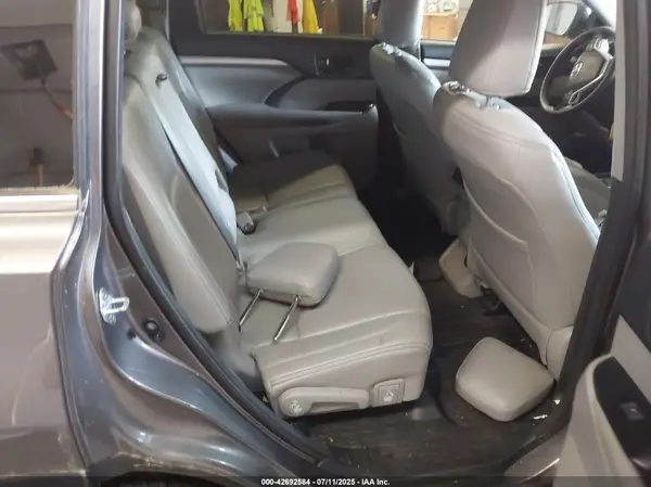 5TDBKRFH1GS268230 2016 TOYOTA HIGHLANDER - Image 8