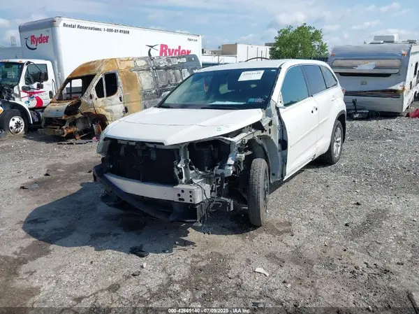 5TDBKRFH1GS269457 2016 TOYOTA HIGHLANDER - Image 2