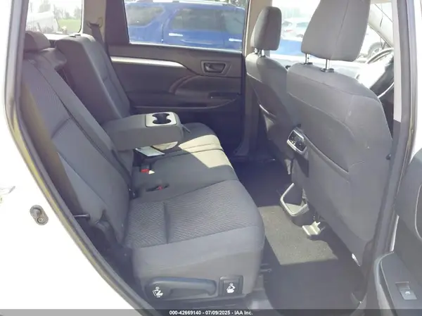 5TDBKRFH1GS269457 2016 TOYOTA HIGHLANDER - Image 8