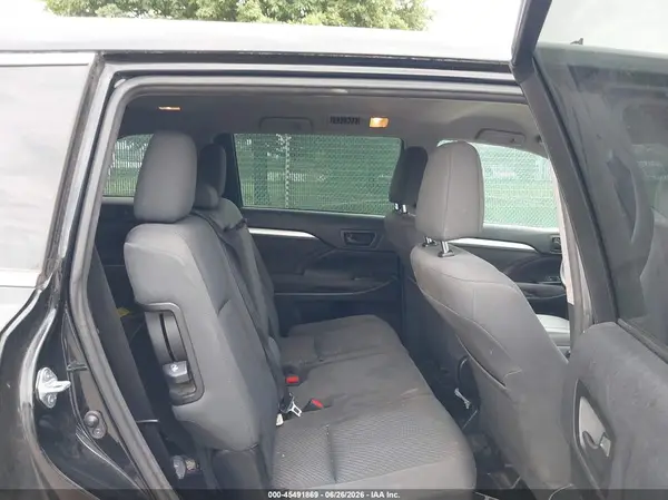 5TDBKRFH1GS272486 2016 TOYOTA HIGHLANDER - Image 8