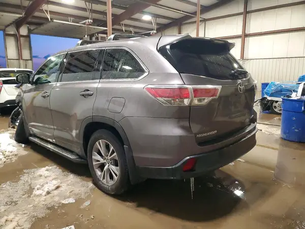 5TDBKRFH1GS316471 2016 TOYOTA HIGHLANDER - Image 2