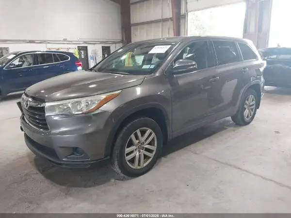5TDBKRFH2GS237116 2016 TOYOTA HIGHLANDER - Image 2