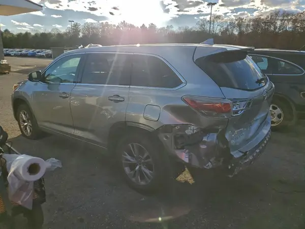 5TDBKRFH2GS240064 2016 TOYOTA HIGHLANDER - Image 2