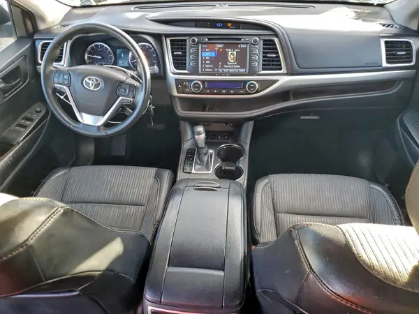 5TDBKRFH2GS240064 2016 TOYOTA HIGHLANDER - Image 8