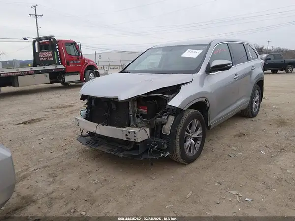 5TDBKRFH2GS268902 2016 TOYOTA HIGHLANDER - Image 2