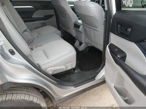 5TDBKRFH2GS268902 2016 TOYOTA HIGHLANDER - Image 8