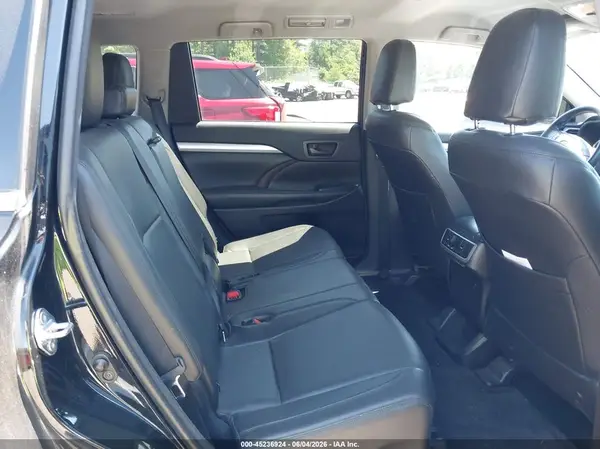 5TDBKRFH2GS270584 2016 TOYOTA HIGHLANDER - Image 8