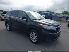 5TDBKRFH2GS279608 2016 TOYOTA HIGHLANDER