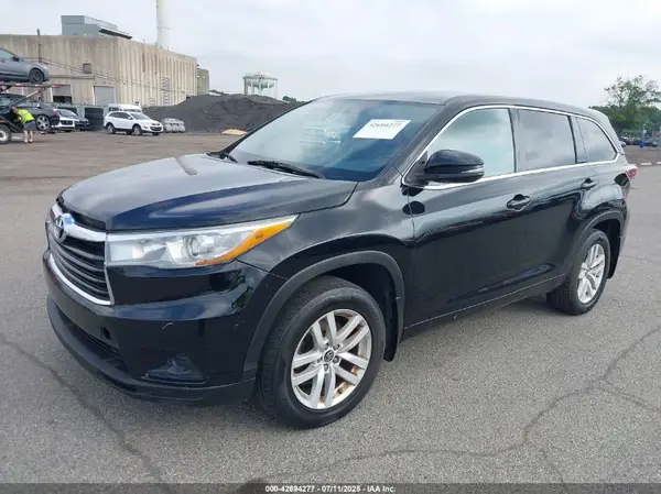 5TDBKRFH2GS279608 2016 TOYOTA HIGHLANDER - Image 2