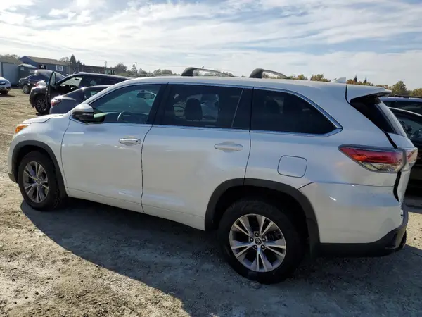 5TDBKRFH2GS284145 2016 TOYOTA HIGHLANDER - Image 2