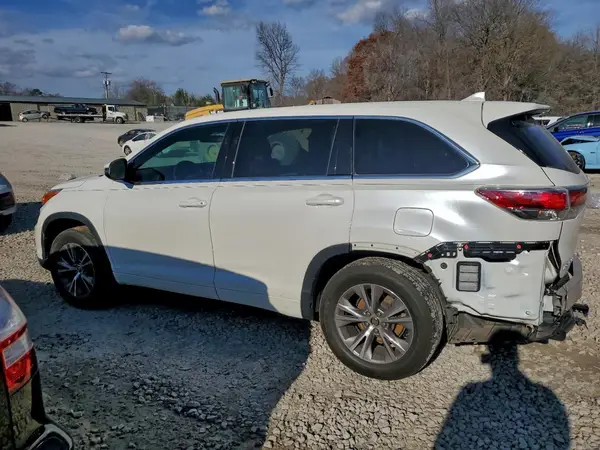 5TDBKRFH2GS292942 2016 TOYOTA HIGHLANDER - Image 2