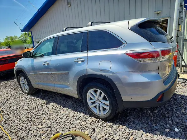 5TDBKRFH2GS323493 2016 TOYOTA HIGHLANDER - Image 2