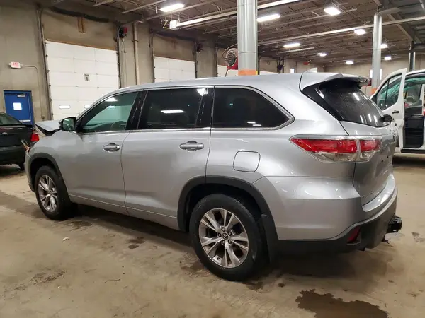 5TDBKRFH2GS329682 2016 TOYOTA HIGHLANDER - Image 2
