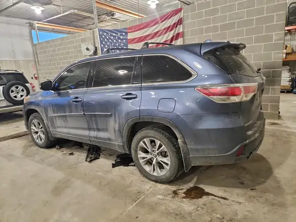5TDBKRFH2GS340696 2016 TOYOTA HIGHLANDER - Image 2