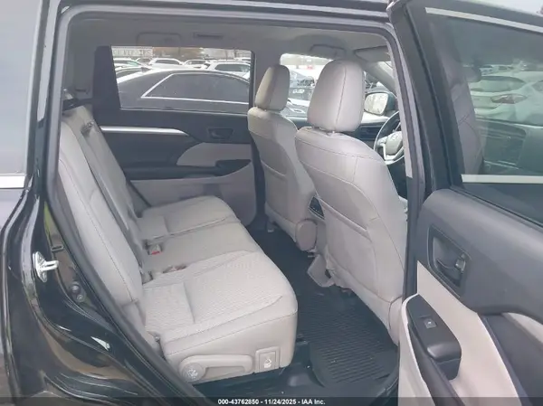 5TDBKRFH2GS351858 2016 TOYOTA HIGHLANDER - Image 8