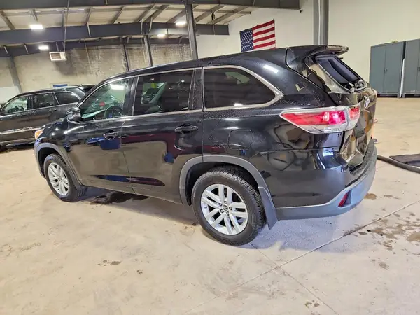 5TDBKRFH3GS228666 2016 TOYOTA HIGHLANDER - Image 2