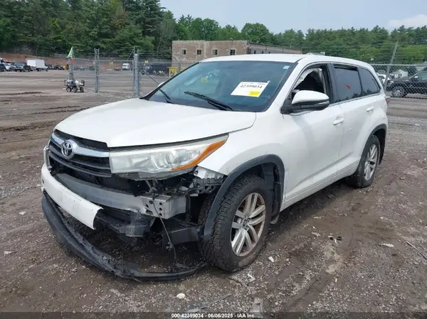 5TDBKRFH3GS243121 2016 TOYOTA HIGHLANDER - Image 2